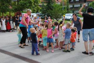 Druženje otrok s stanovalci Centra starejših 12